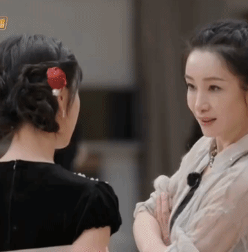 秦海璐霸总小说没白看，那套勾魂摄魄的表演模式，姐是全部都掌握了，海璐姐已经把眼前