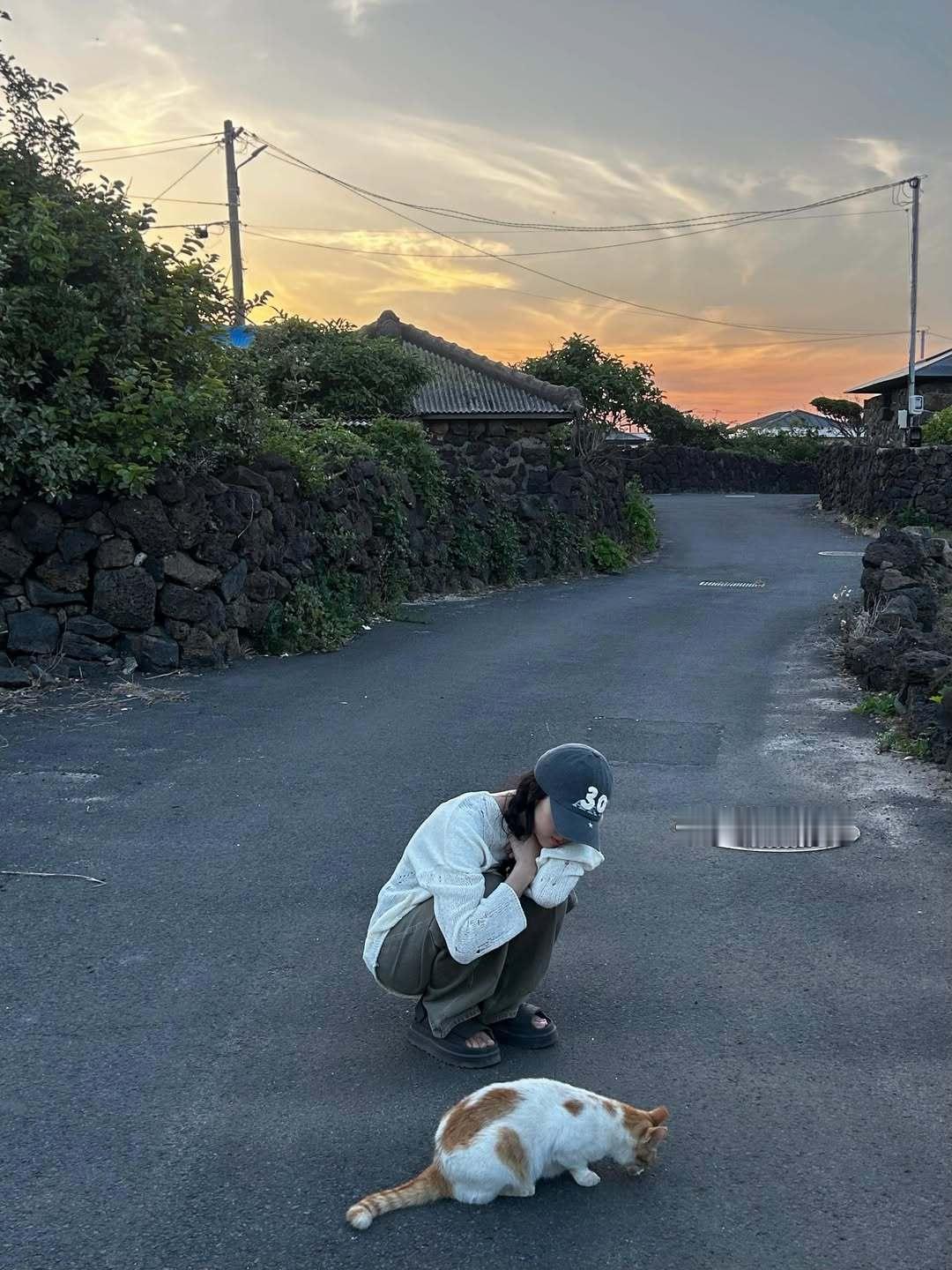 260524Jisoo更IG(3)🐱🐰“继天气之后的猫精灵🐈”太萌了!