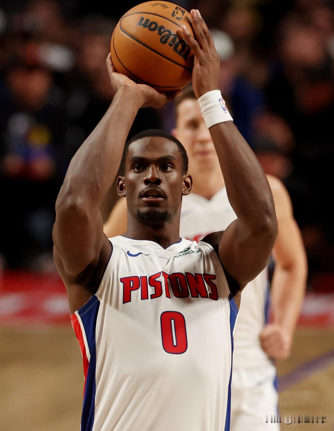 黑大硬！活塞122：110拿下独行侠，看看球员数据，谁是赢球功臣？！1、杜伦