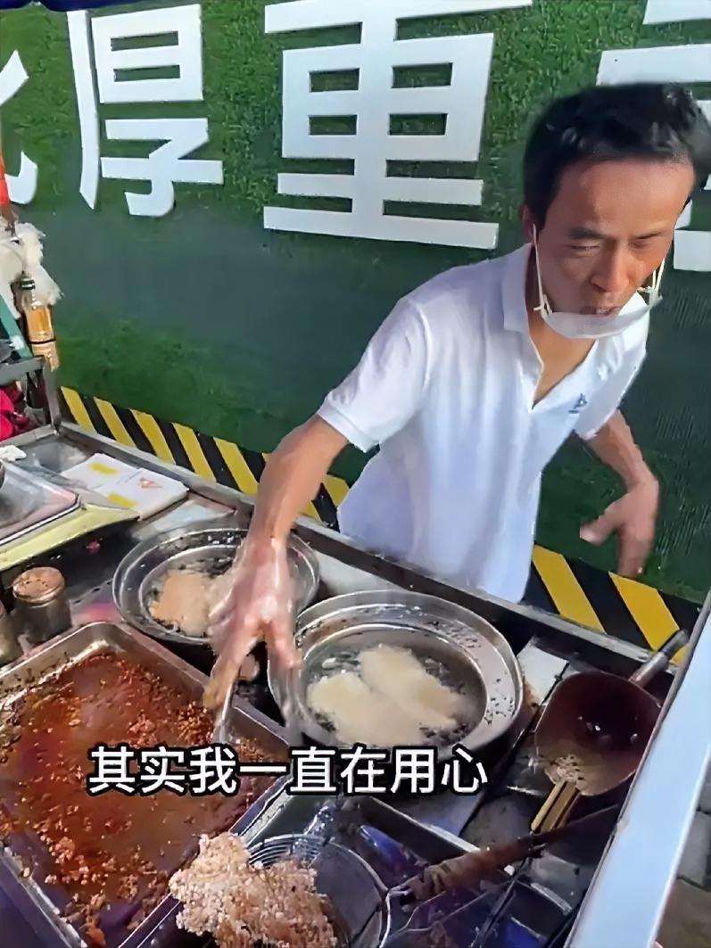 我一直想不明白一件事，不知道大家发现没，鸡排哥他有一个能力，不光是特别会和顾