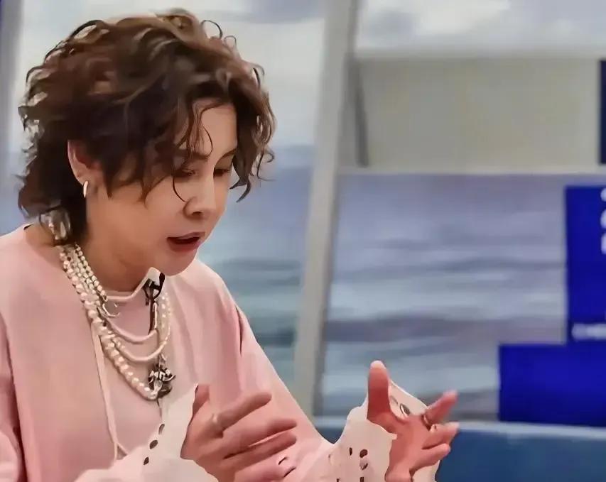 王濛和袁咏仪互夸，给袁咏仪怔愣住了，袁咏仪看到王濛:“我很喜欢运动的，你的运动会