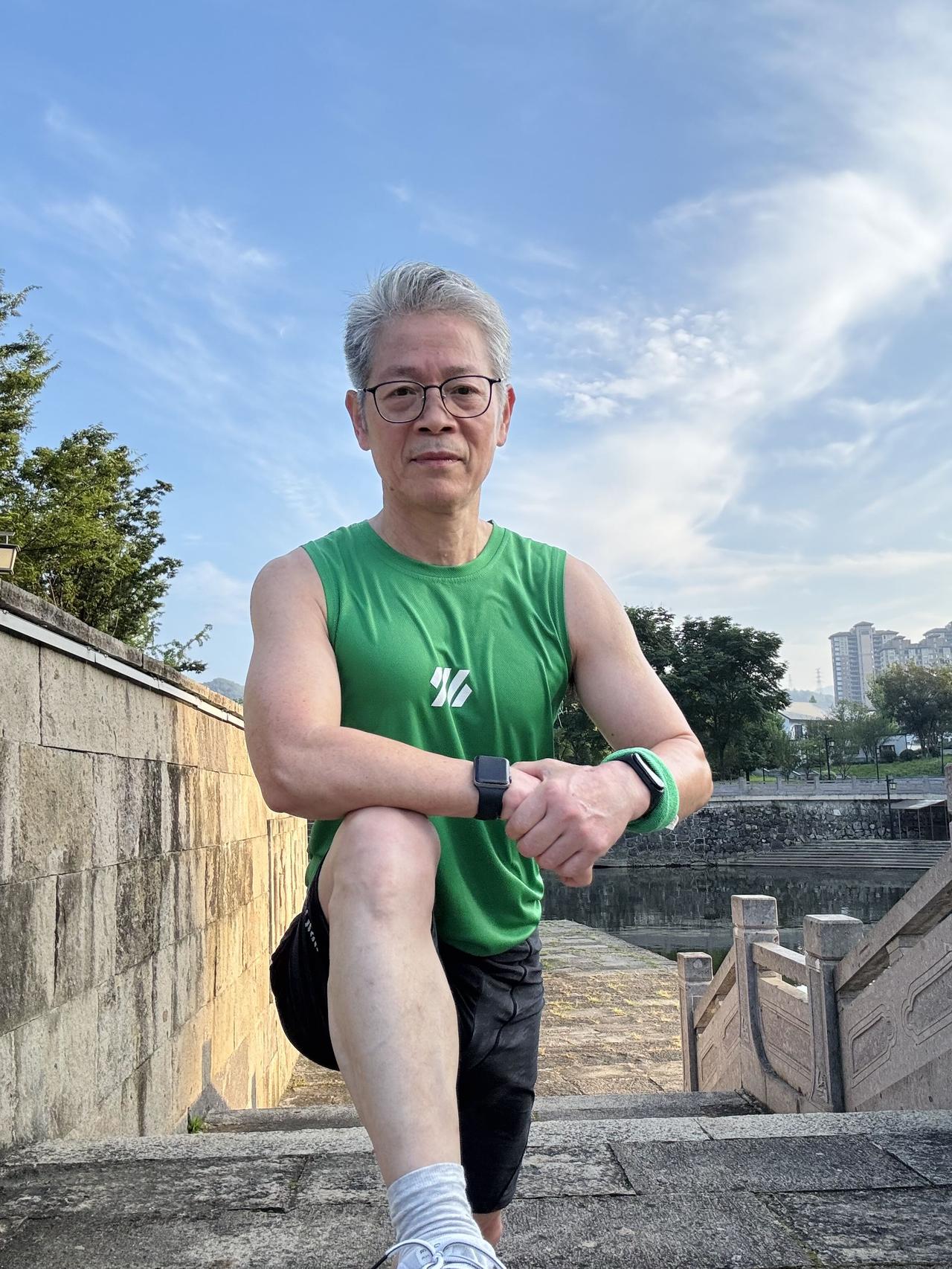 你有没有发现，坚持跑步六个月以上的人，有一种特别的美。不是干瘦，也不是脸蛋多好