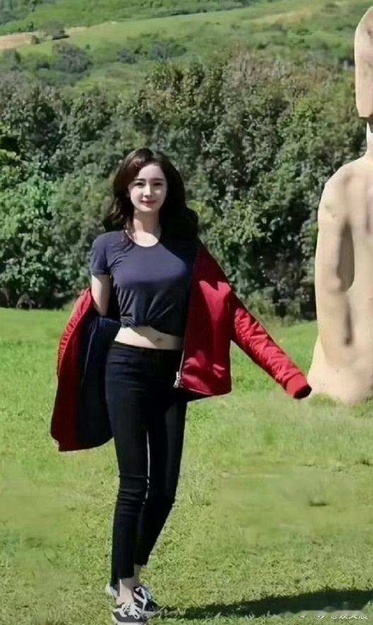 网传这是杨幂最胖的时期，看到这画面我直接沉默了，这状态也太颠覆印象了！