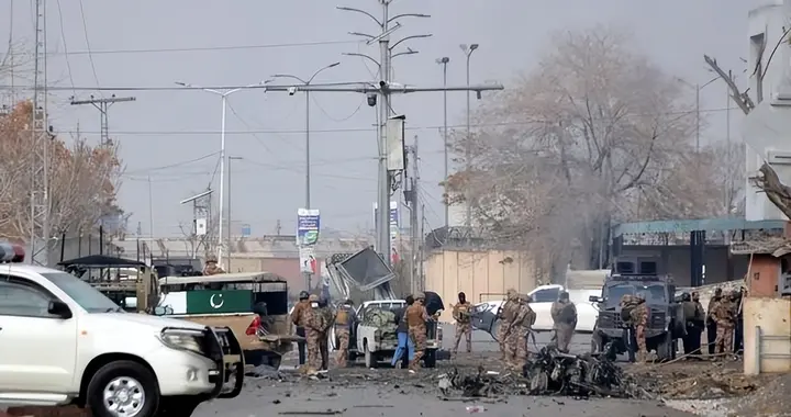 俾路支省遭武装分子血洗：一夜之间10城沦陷，数十年来最严重分离冲突爆发