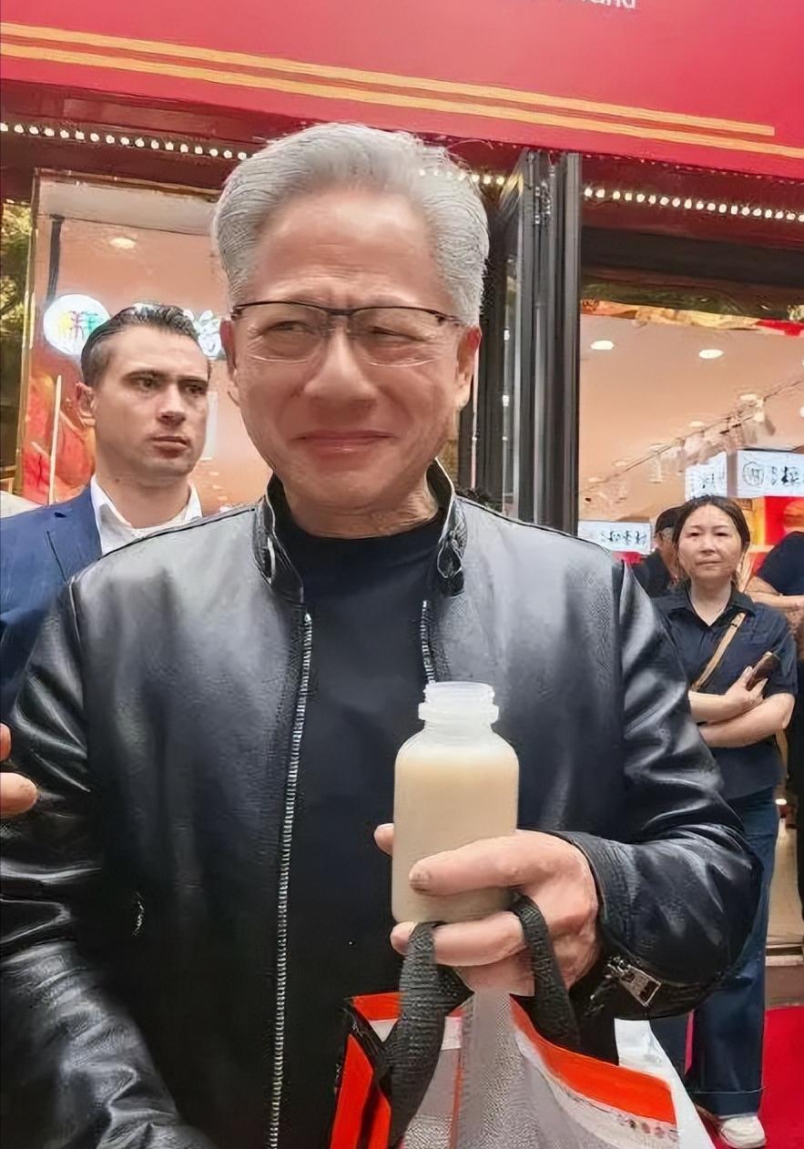 黄仁勋的舅舅在美国经济并不宽裕，但还是答应姐姐，照顾送来美国的黄仁勋兄弟。可万万