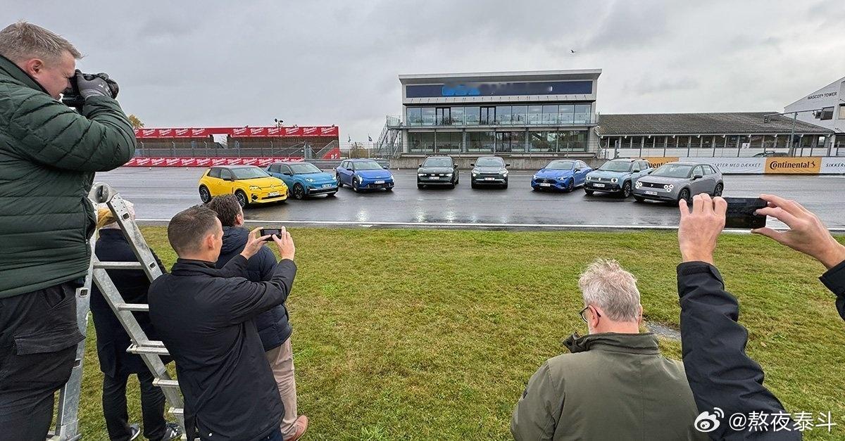 极氪7X入选丹麦2026年度汽车奖(Aretsbil2026)，该奖项是丹麦