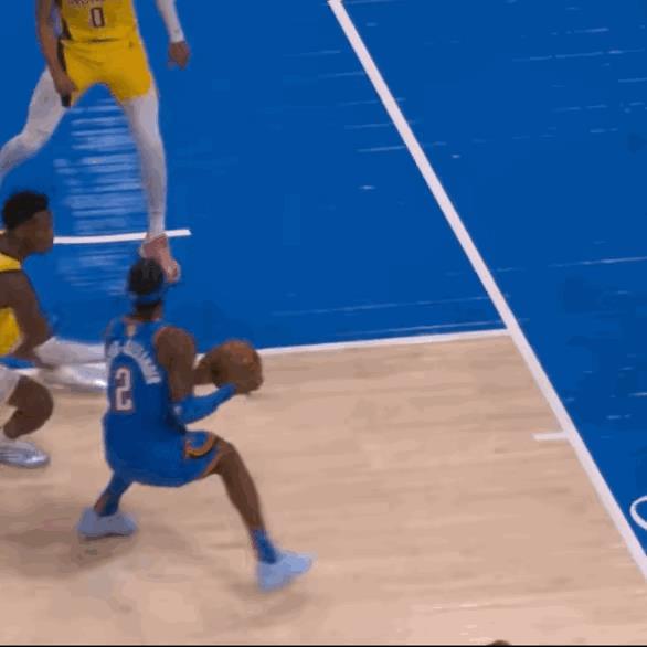 以前的nba球员，投篮起跳时，双腿都是伸直的。当然，德克诺维斯基除外。如今的