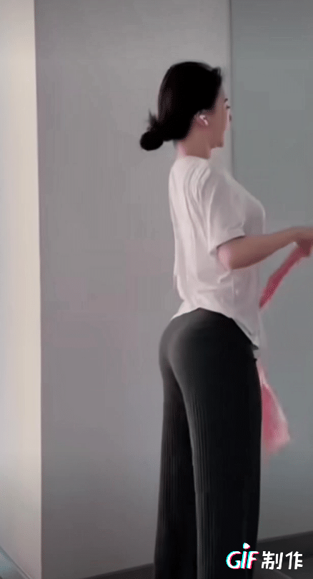 对着镜子比较有感觉