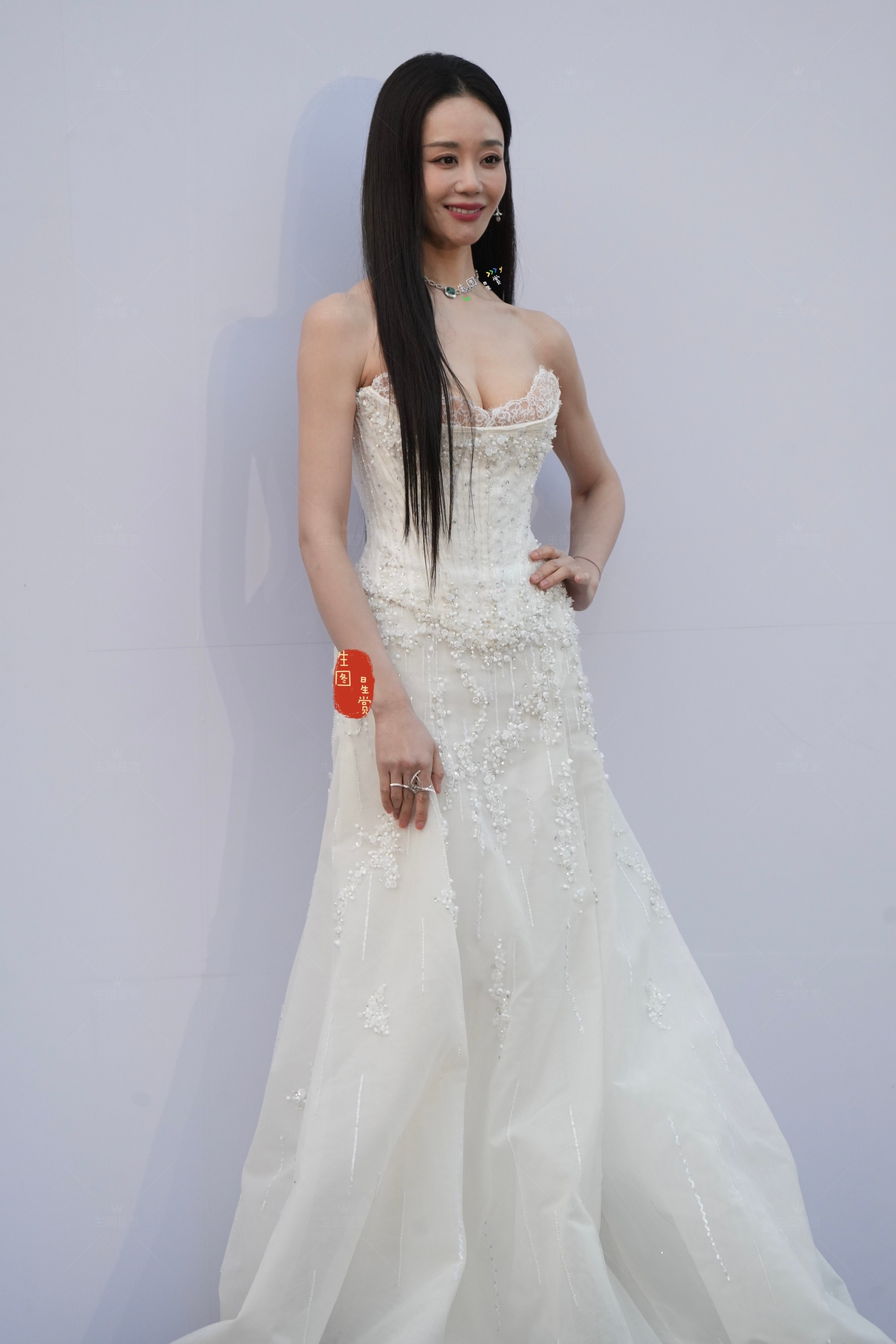 海陆濮院高定时装周生图身材曼妙，眼睛又大又明亮