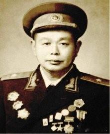 张闯初张闯初，1911年—1996年4月21日，湖南省平江县安定镇大毛村（茅