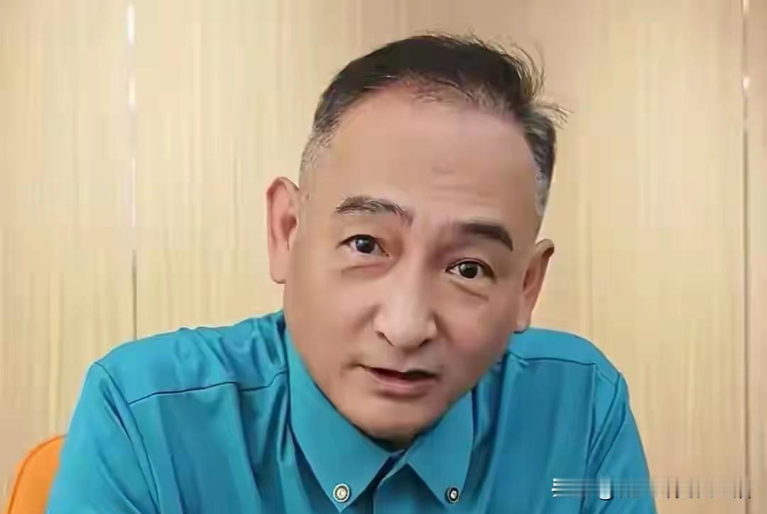 是什么让谢雷突然服软了？前一阶段时间，因为侯耀华说他黄鼠狼给鸡拜年，谢雷曾经削