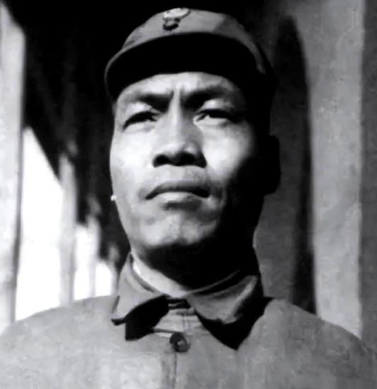 1955年授衔的上将里，张宗逊是个很特别的存在。别人的枪口永远向前，他的眼睛，却