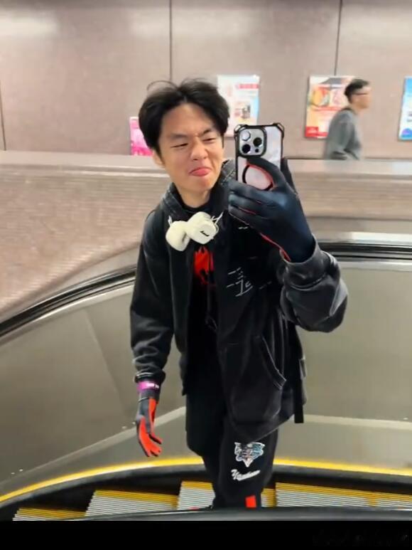 杨阳洋和费曼好像流浪汉哈哈哈哈爸爸去哪儿第二季都这么多年了，还能看到这帮小孩在一