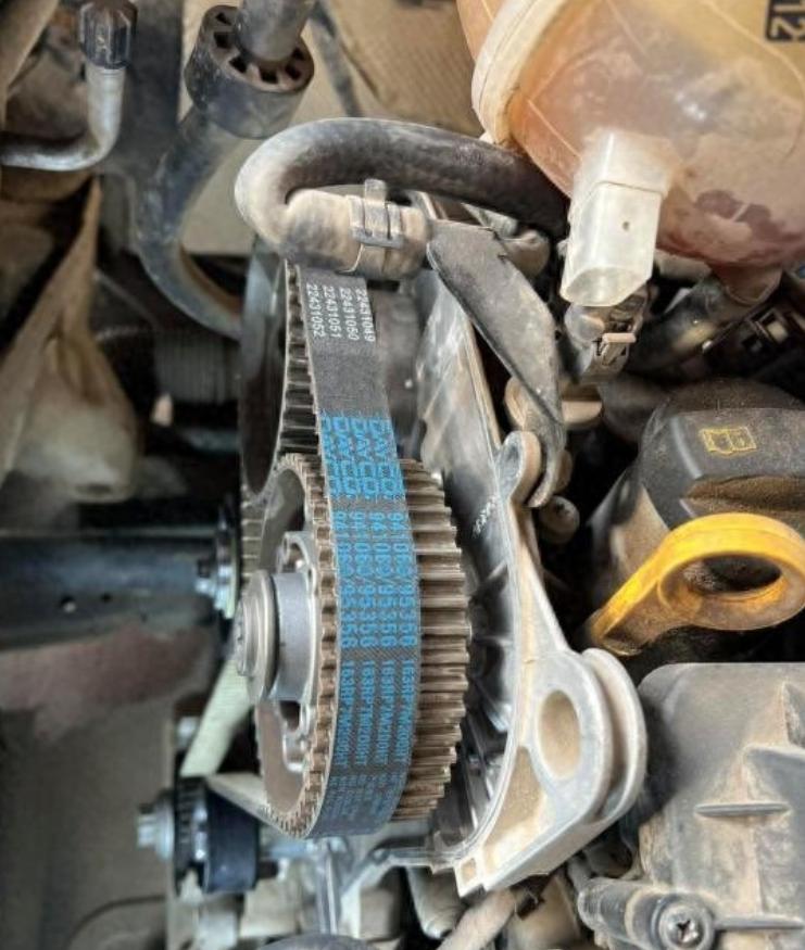 发动机大修花掉4万块，只差一个几十块的零件没换。修车工说这种明明能避免的故障，他