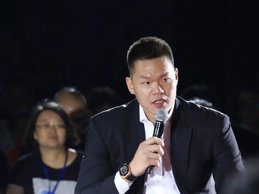 CBA最新消息：据知名篮球自媒体人引用广东男篮总经理朱芳雨在粉丝群里的发言，其中