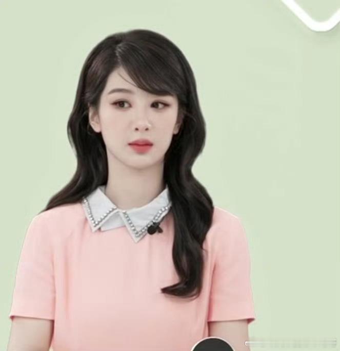 杨紫今晚直播截图，香香软软的小公主🤩🤩​​​