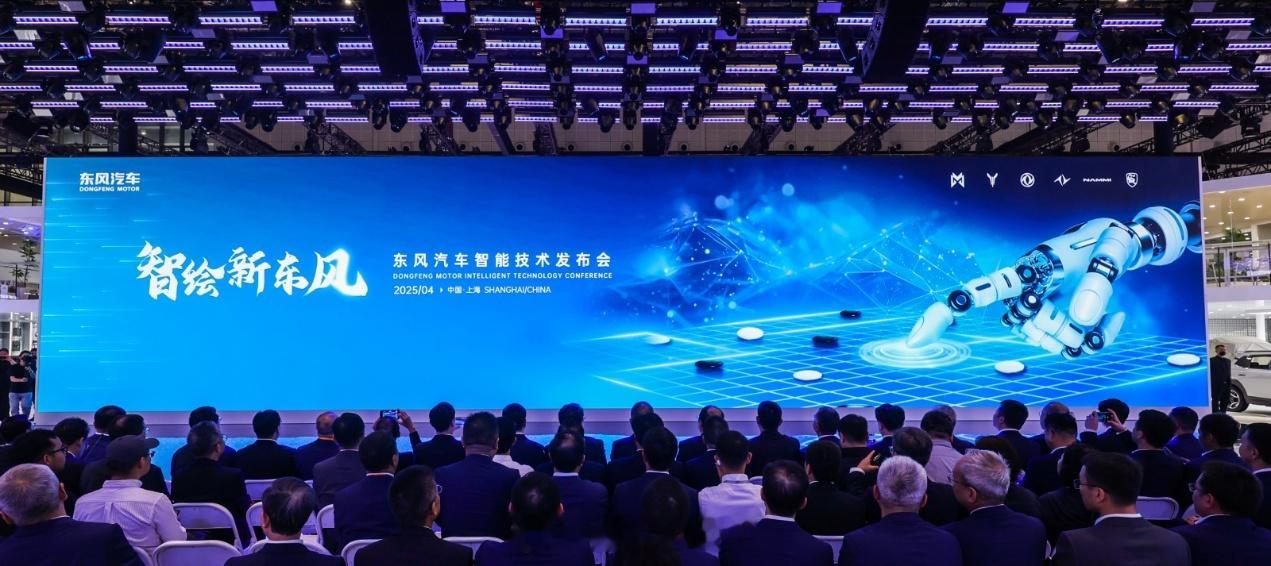 在这次的上海车展上东风汽车以“智绘新东风”为主题，携旗下自主乘用车品牌东风猛士、
