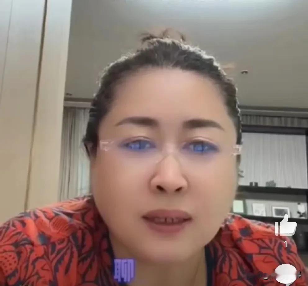 辛巴妈妈深夜开播表示不会理黑粉，一切都会好的！辛巴妈妈凌晨2