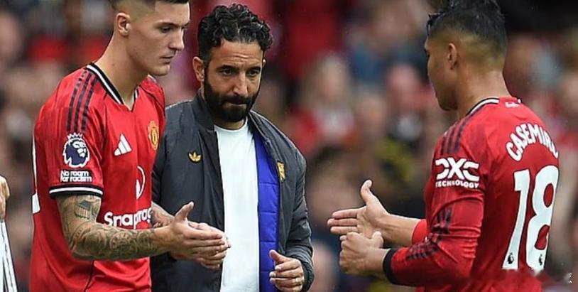 据《每日邮报》报道，曼联在对阵伯恩茅斯的比赛前收到坏消息:前锋谢什科因突发食物中