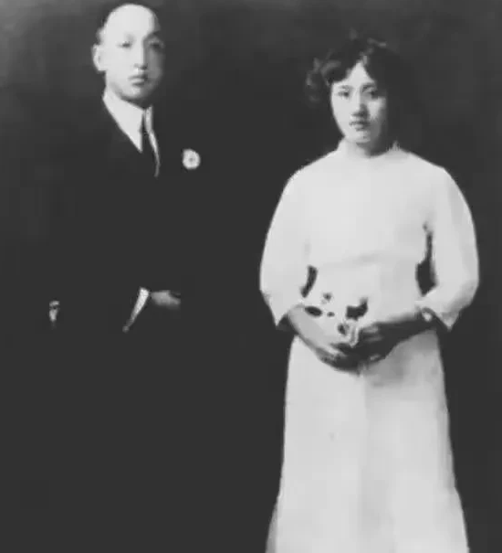1914年，27岁军官要给14岁妓女赎身，老鸨要3万赎金，他正要付钱，却被青楼女