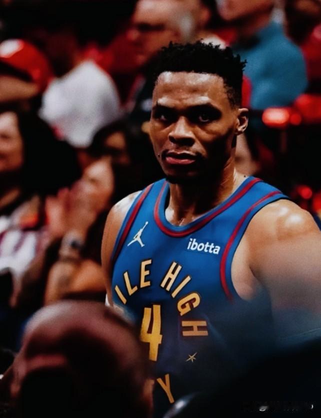 英雄惜英雄！欧文为威少发声：他在湖人承受了太多不公！欧文在NBA中国赛后接