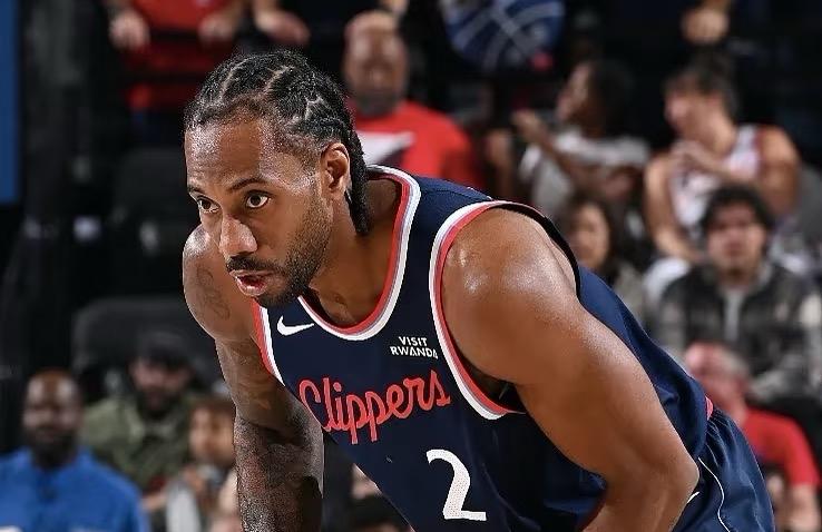 快船可能创造历史NBA常规赛，快船126-118击败尼克斯。随着快船取得本