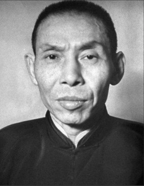 1918年，杜月笙去歌舞厅风流。突然，搂住一15岁舞女，舞女吓得花容失色，赶紧说