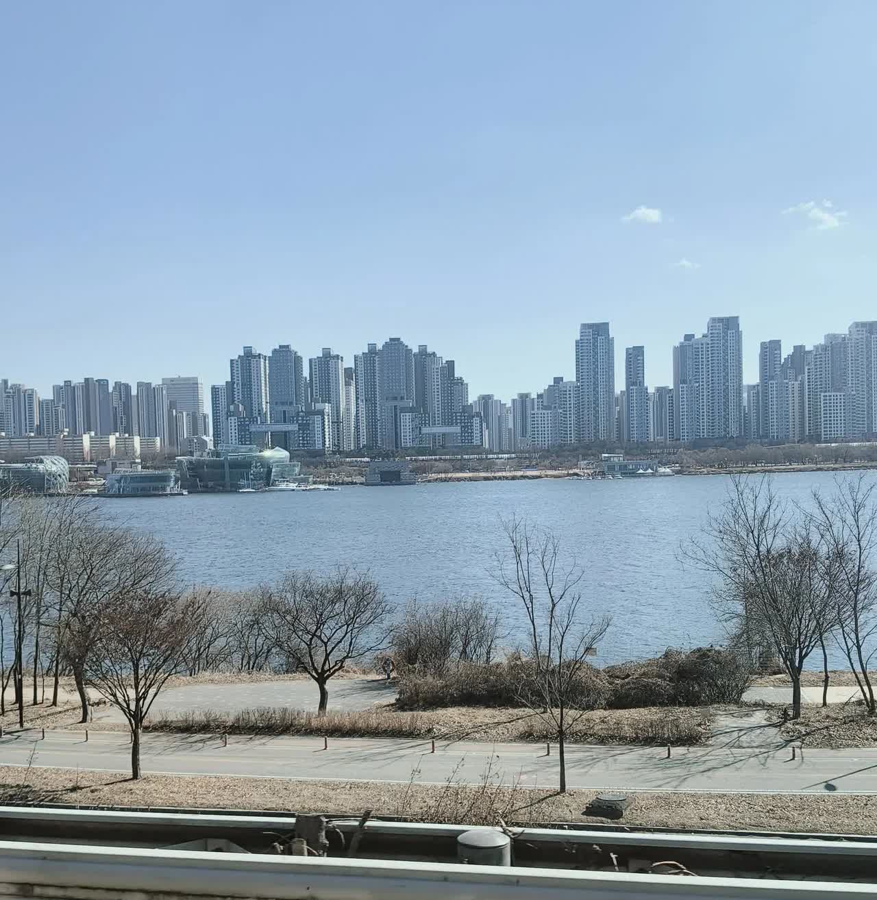 韩国人的龌龊最近韩国反华风波愈演愈烈，理由是有人煽动，造谣我们干预他们的
