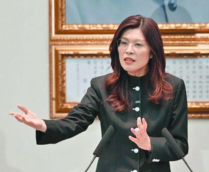 书接上回！话说这国民党主席郑丽文，前脚刚打赢了一场漂亮的翻身仗，还没来得及喝口庆