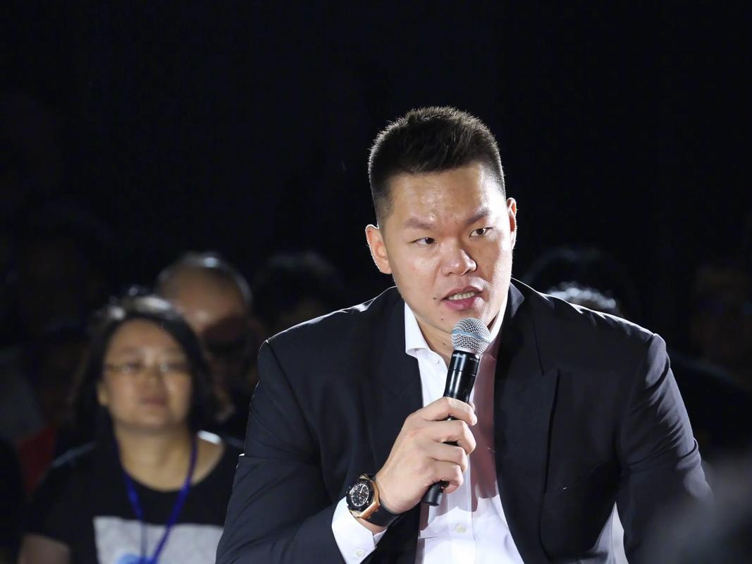 朱芳雨两手准备！昨天晚上，浙江广厦男篮大比分输给深圳男篮！对于这场比赛的过程与