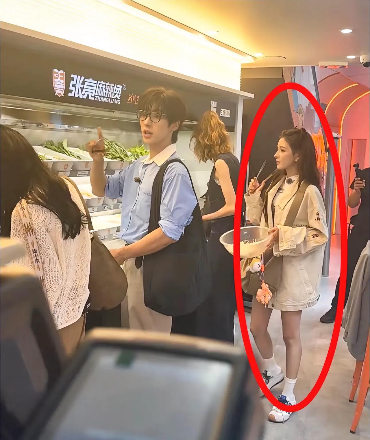 原来她现实中长这样啊？？这也太好看了吧！真的好美啊！