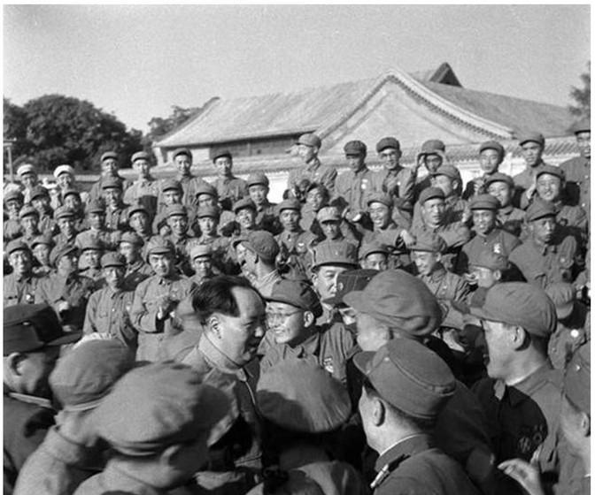 1955年，授衔大会上，毛主席指着名单问：“那个凭一把大刀，砍杀27个鬼子的‘军