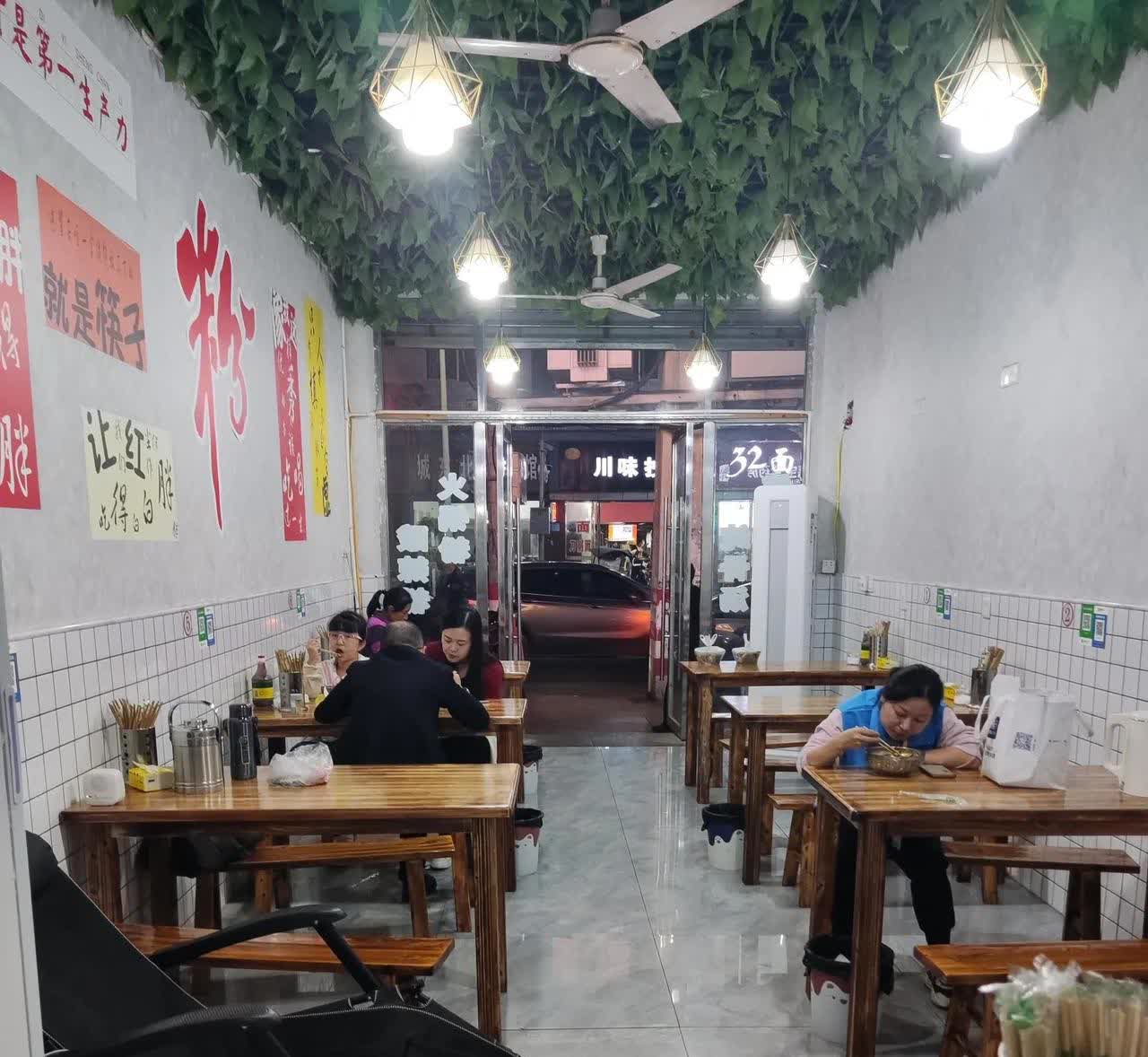 为什么老顾客吃着吃着就不来照顾生意了呢？去一家小饭馆，点了一份腐竹炒肉，