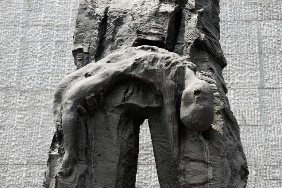 日本为什么总是敢于欺负中国，再而三的？毛主席曾经说：“日本之所以敢发动侵华战争，