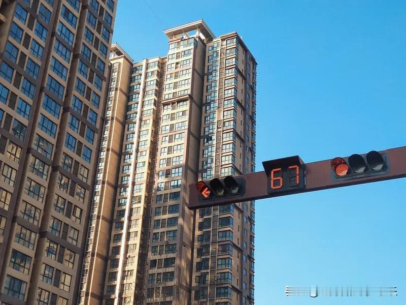 房价什么时候能触底反弹上涨？房子是个商品，是个商品，价格就不会无限制的下跌。