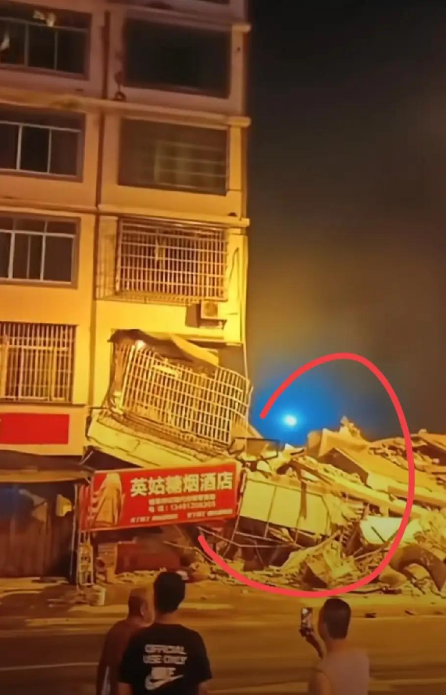柳州这一晃，撕碎多少人的虚伪体面柳州这场震动，直接扒光了现代人仅剩的体面。