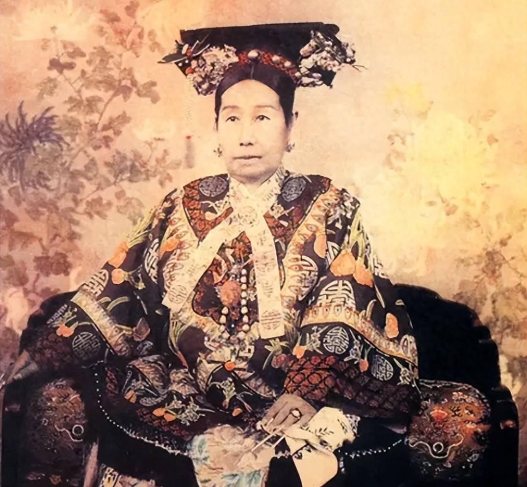 清朝灭亡后，李莲英姐姐才敢说出实情：慈禧其实不是病死的！清王朝走向灭亡的那一