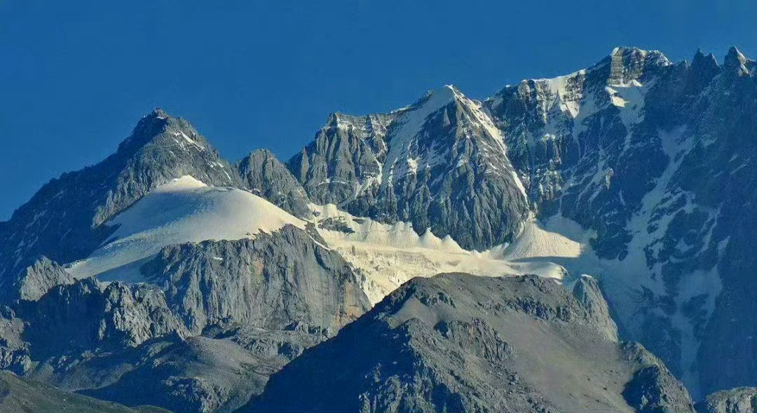 玉龙雪山，幽静又动人，仿佛人间仙境一般。