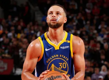 前NBA球员罗伯特-霍里在一档播客节目中谈到了斯蒂芬-库里。霍里表示：“我认为