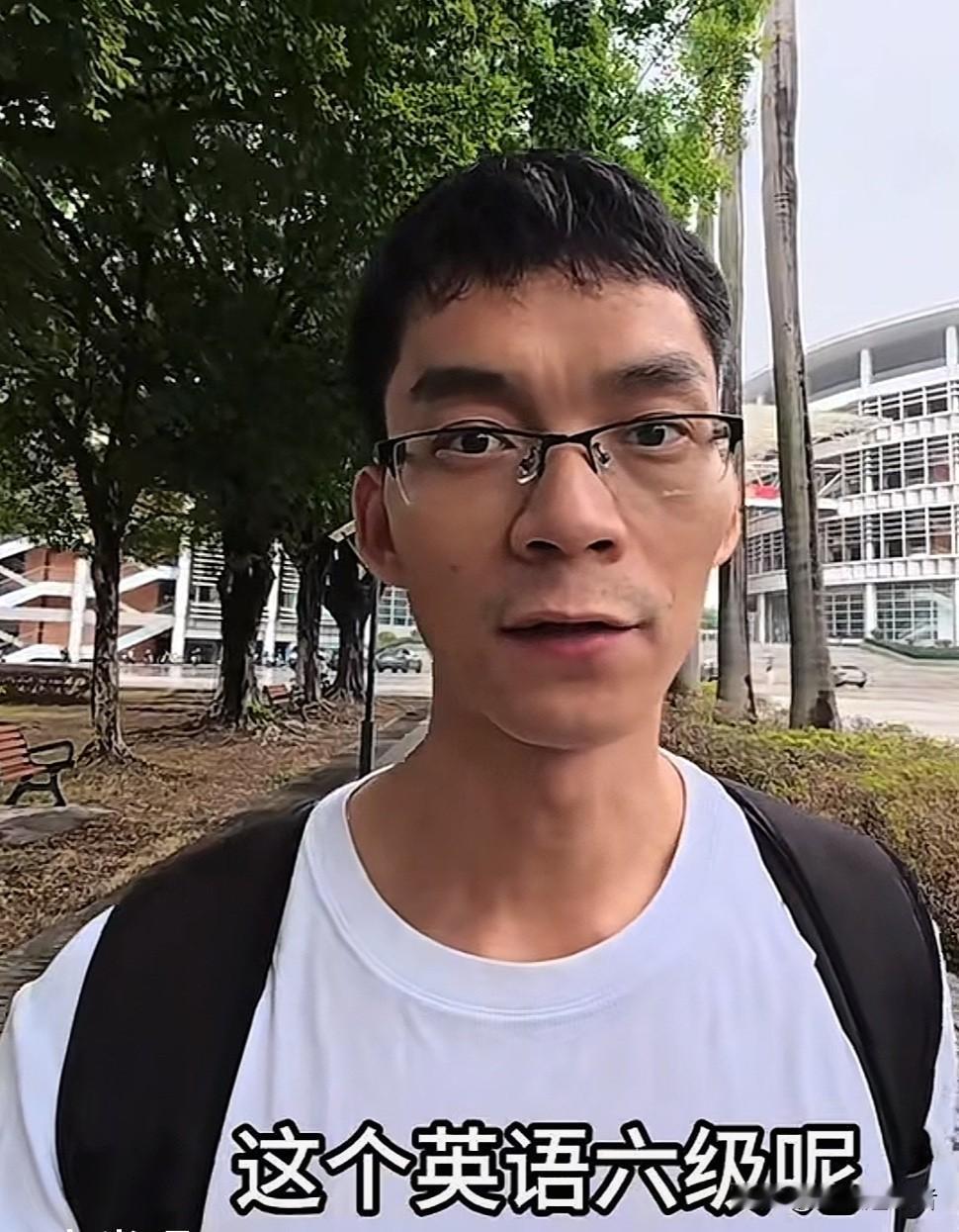 今天傍晚，唐尚珺更新视频说，六级英语考试开考了。由于六级英语考试和期末安排存在些