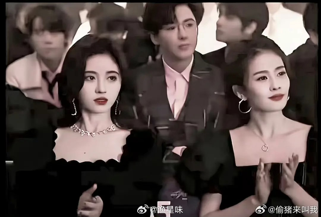 震惊，她两居然同岁