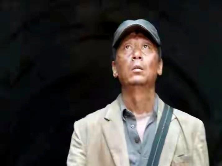 《我是刑警》里邻居说张克寒好逸恶劳，有人出5000块请他开车他也不肯，可笑的是，