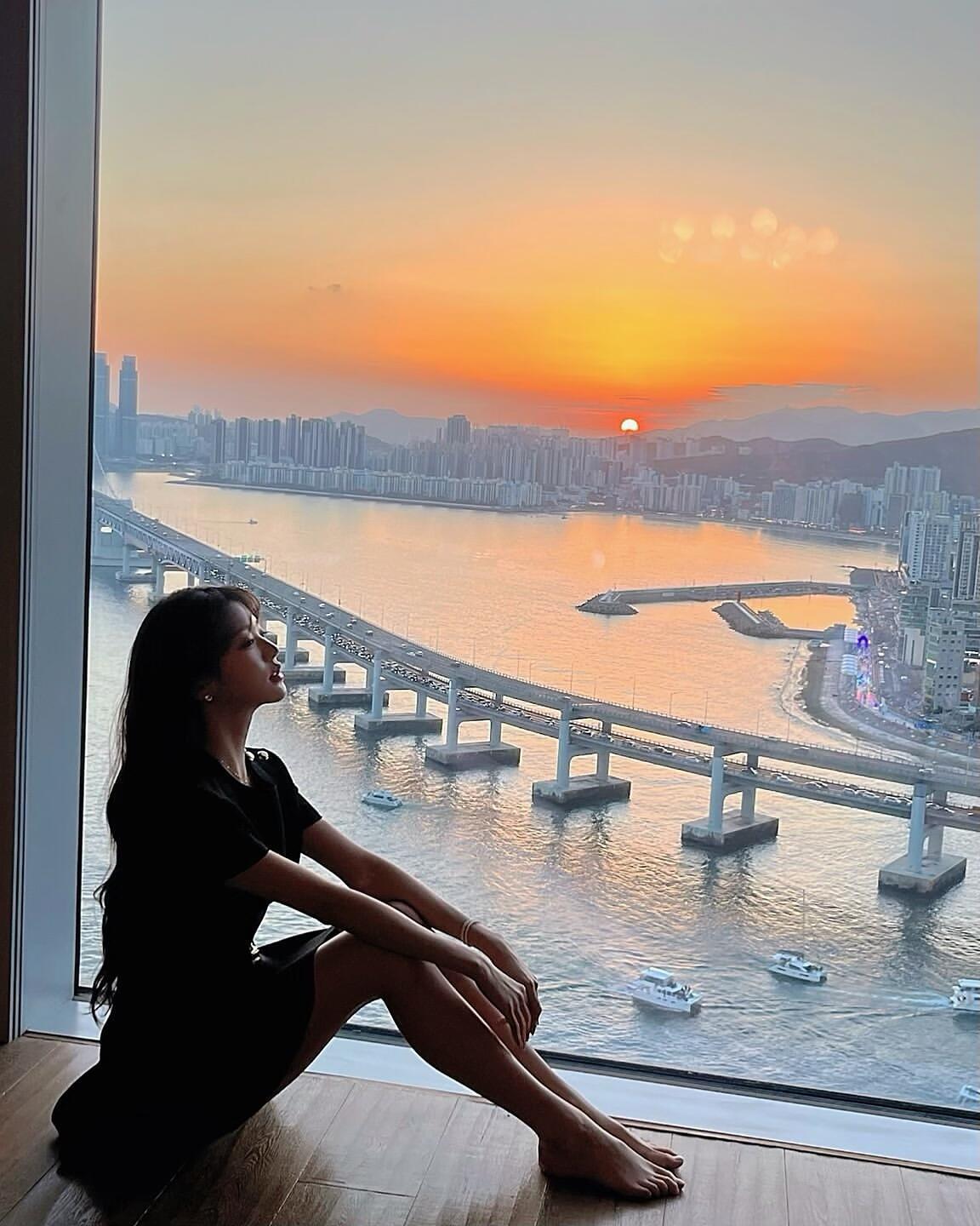 张元英x釜山落日🌆张元英穿搭基础身材就不基础