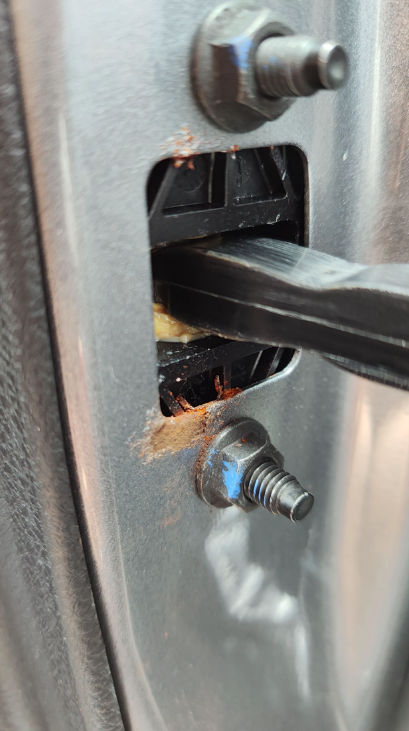 你们买到的秦是正品的吗？快说，你们的也生锈，让我平衡下！