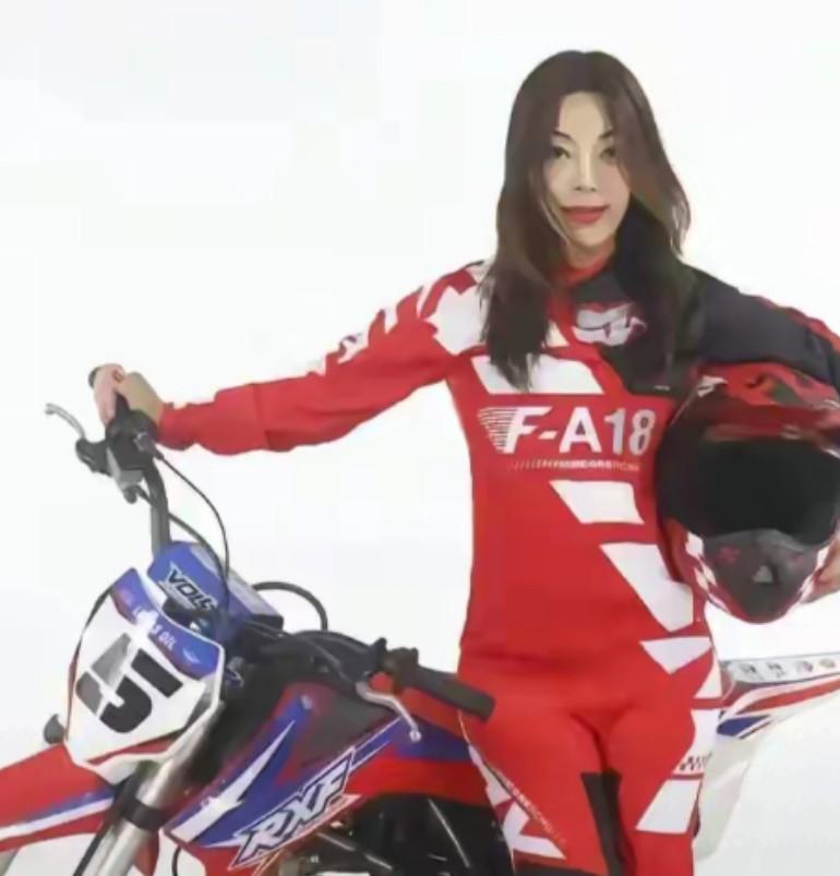 女老板破格录用“文盲”修车工，10年后他竟造出机车，他有个毛病，死犟，爱车如命。