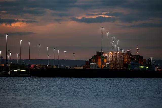 🇺🇸半数美国人认为贸易逆差是一场紧急事件一项新的民意调查显示，47%的美