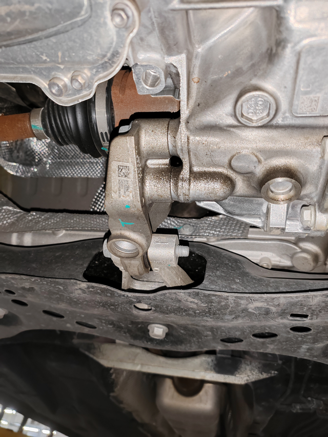 8000公里不到威朗变速箱发现渗油7600公里，做保养发现变速箱渗油，师傅清理