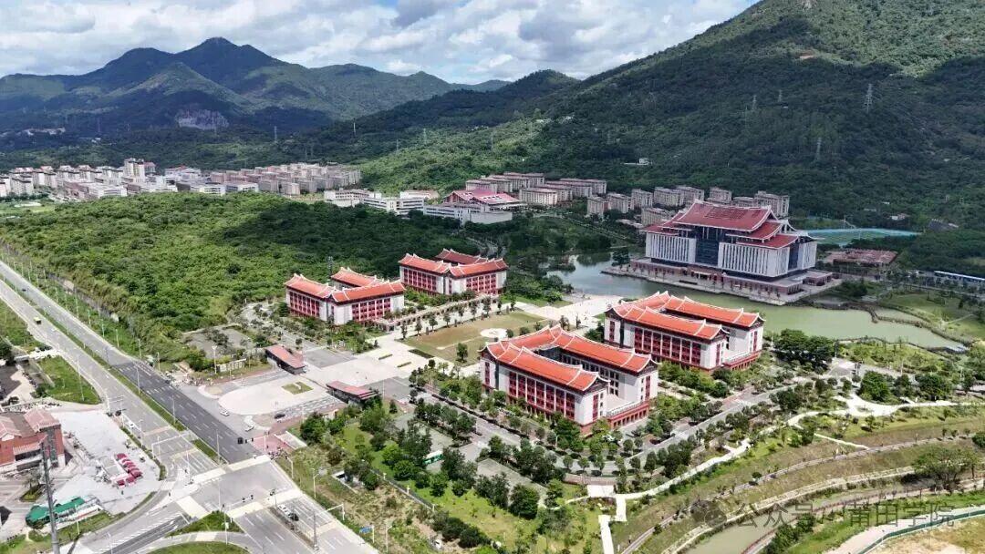 【福建一知名高校整体搬迁！拟更名大学】近年来，福建的高校正掀起一股更名“大学”