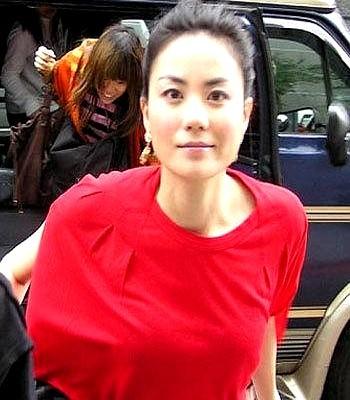 李敖曾指名道姓说王菲没文化，56岁的她转头就第六次踩上2026年的春晚舞台。　