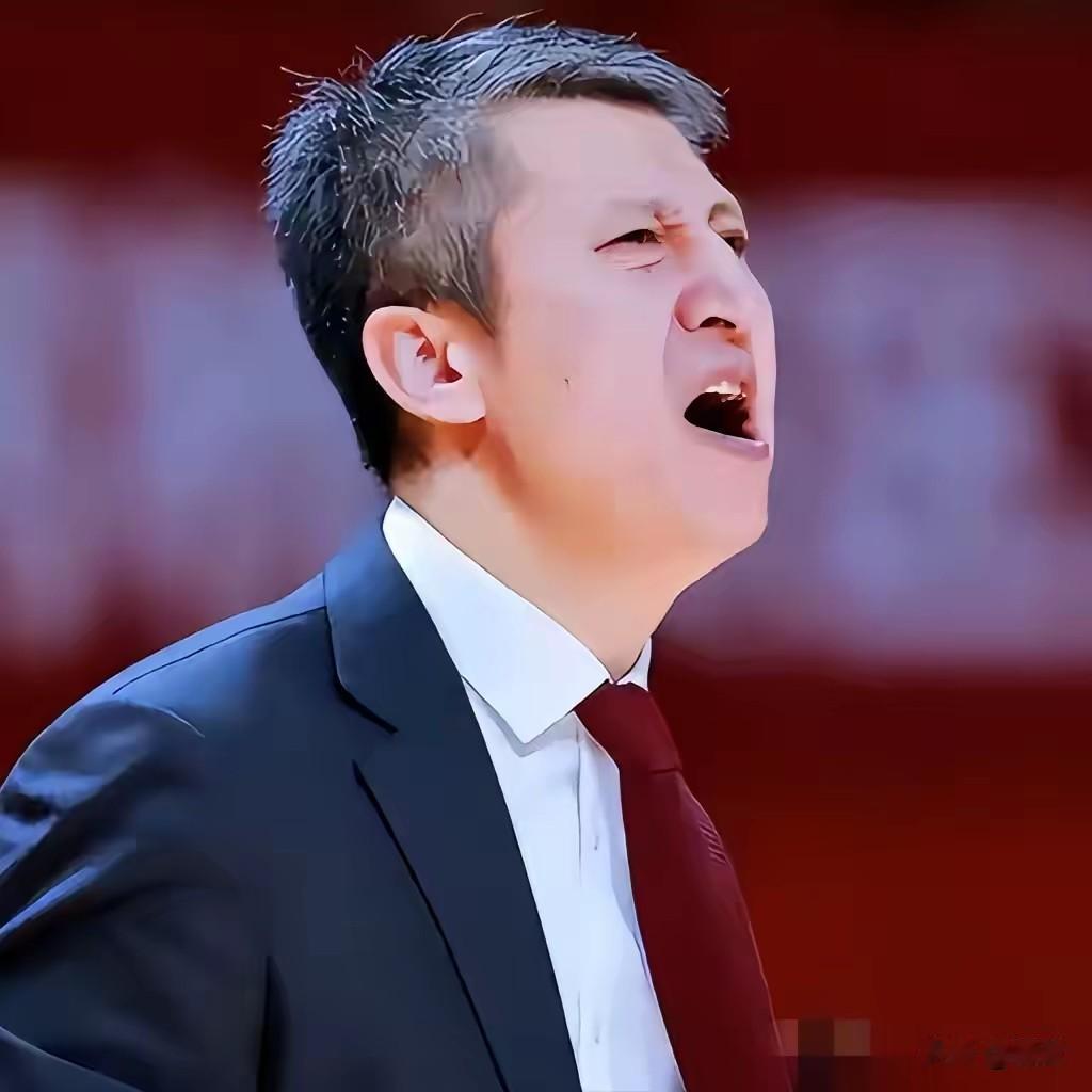 不吹不黑，郭指导确实不行！用人方面，比较固执，用赵继伟和高诗岩两个没有什么攻击